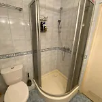 Bella Casa Economy - Skibowa, Close To Bielany 아파트