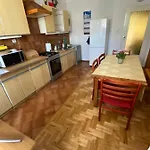 Bella Casa Economy - Skibowa, Close To Bielany 아파트