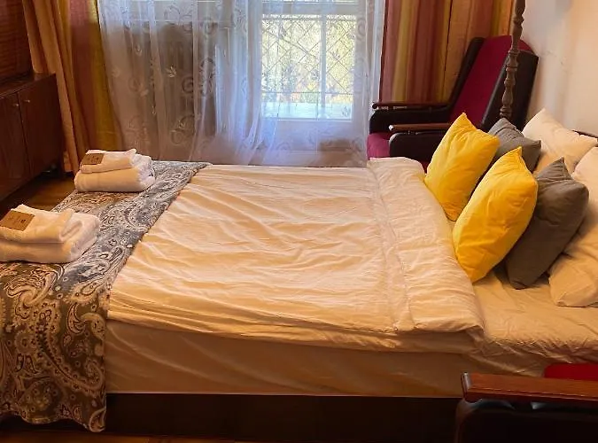 Bella Casa Economy - Skibowa, Close To Bielany Daire *