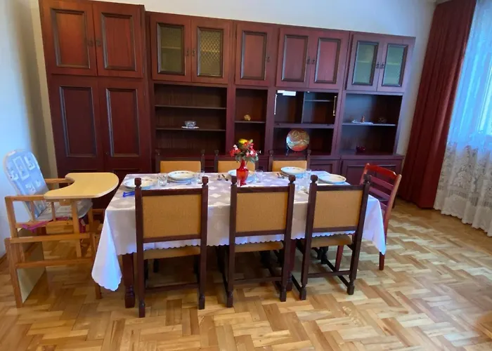 Bella Casa Economy - Skibowa, Close To Bielany Daire