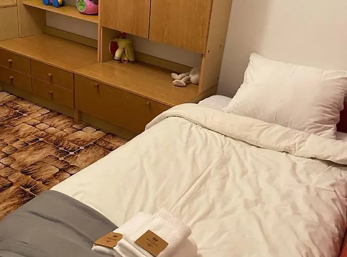 Bella Casa Economy - Skibowa, Close To Bielany Daire